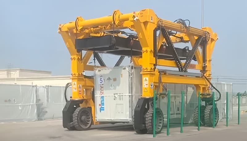 1-over-2 Stacking Straddle Carriers for Canadian Storage Facilities