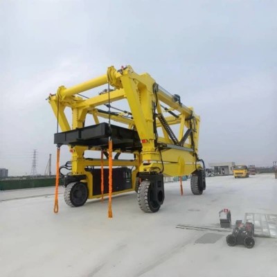 Anti Sway Straddle Carriers for Safe Handling in Colombian Ports
