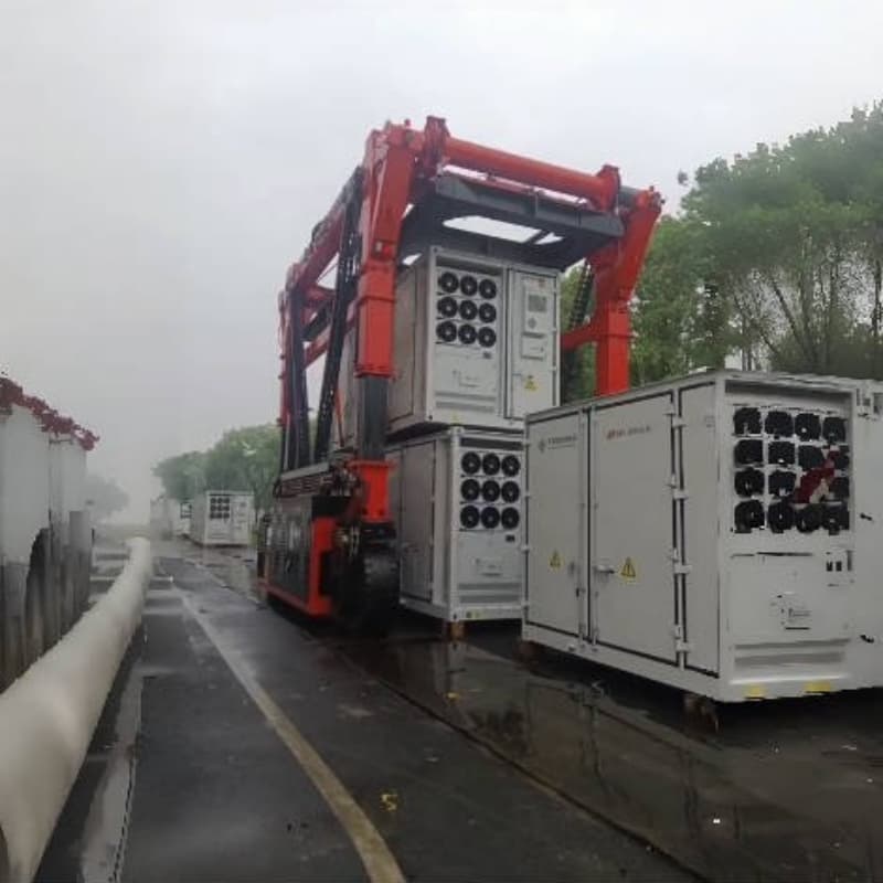 1-over-2 Stacking Straddle Carriers for Canadian Storage Facilities