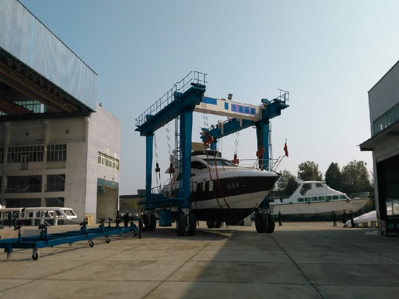 Compact Mobile Boat Crane with 50 Ton Lifting Capacity and 5 Meter Span