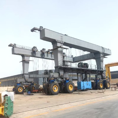 Hydraulic Mobile Boat Crane with 200 Ton Lifting and 15 Meter Span