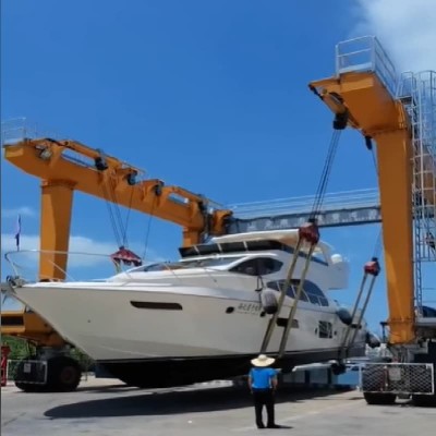 Robust Mobile Boat Crane with 250 Ton Capacity and 18 Meter Span