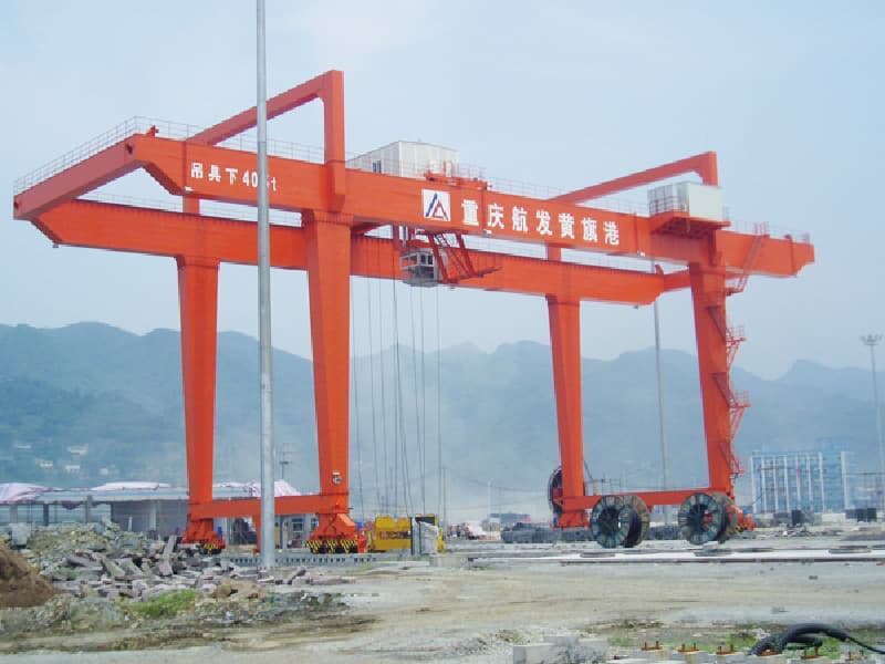 200 Ton Rail Mounted Container Gantry Crane 45m Main Hook Lift