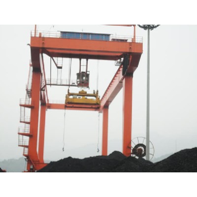 200 Ton Rail Mounted Container Gantry Crane 45m Main Hook Lift