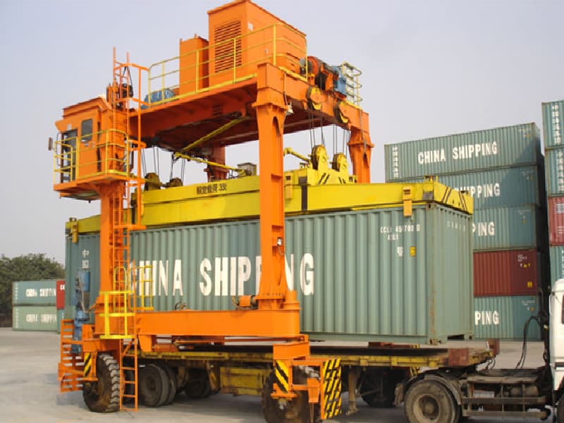 Modern Aesthetic Straddle Carrier Combining Sleek Design