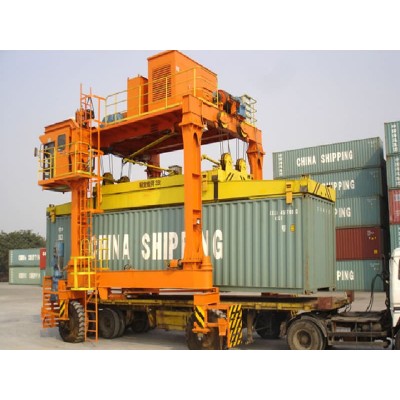 Zero-Emission Battery-Powered Straddle Carrier for Green Ports