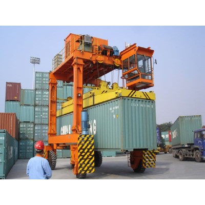 Custom-Designed Straddle Carrier Tailored to Your Container Yard Layout