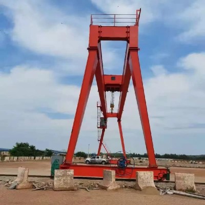 16t MGO European Double Girder Gantry Crane 15m Lift 35m Span Italy