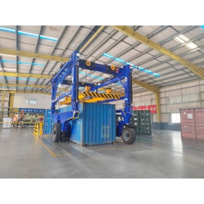 35t Straddle Carrier 15.5m Lift for Rail Terminal Container Handling Germany